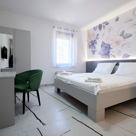 Marien Haus Hotel คาร์โลวัตส์ ภายนอก รูปภาพ