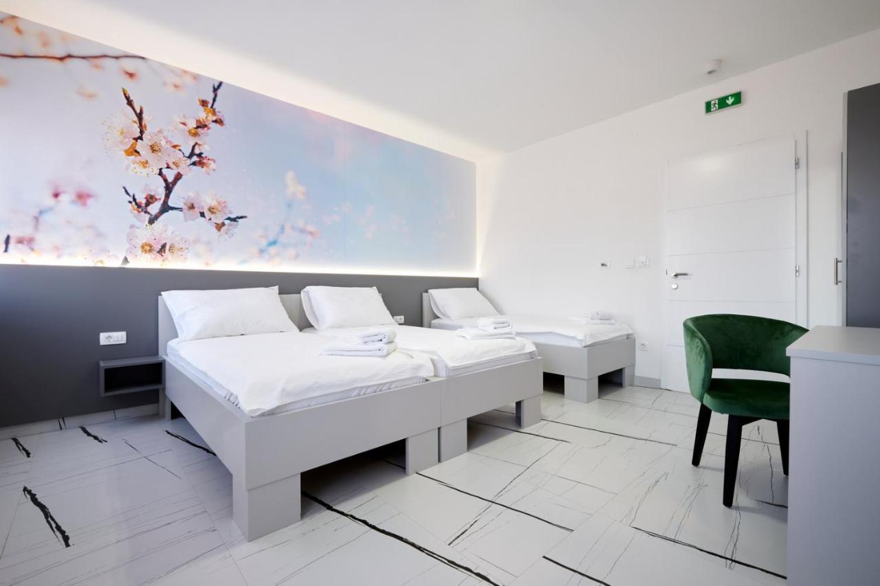 Marien Haus Hotel คาร์โลวัตส์ ภายนอก รูปภาพ